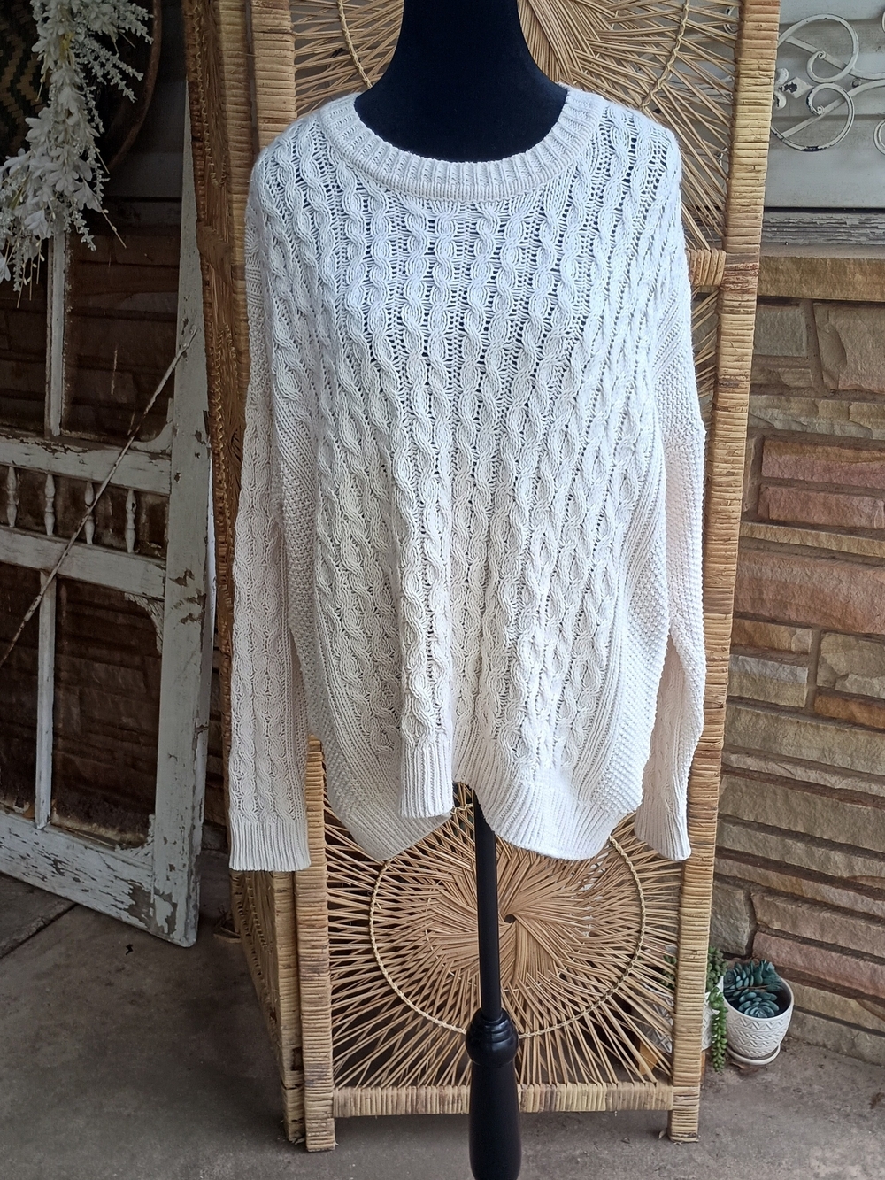 H&M Cream Cable-Knit Crewneck Sweater_M - Picture 1 of 6